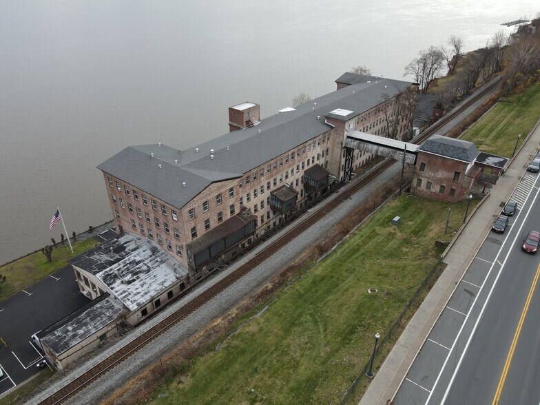 More Photos Of 302 N Water St, Newburgh Specialty For Lease