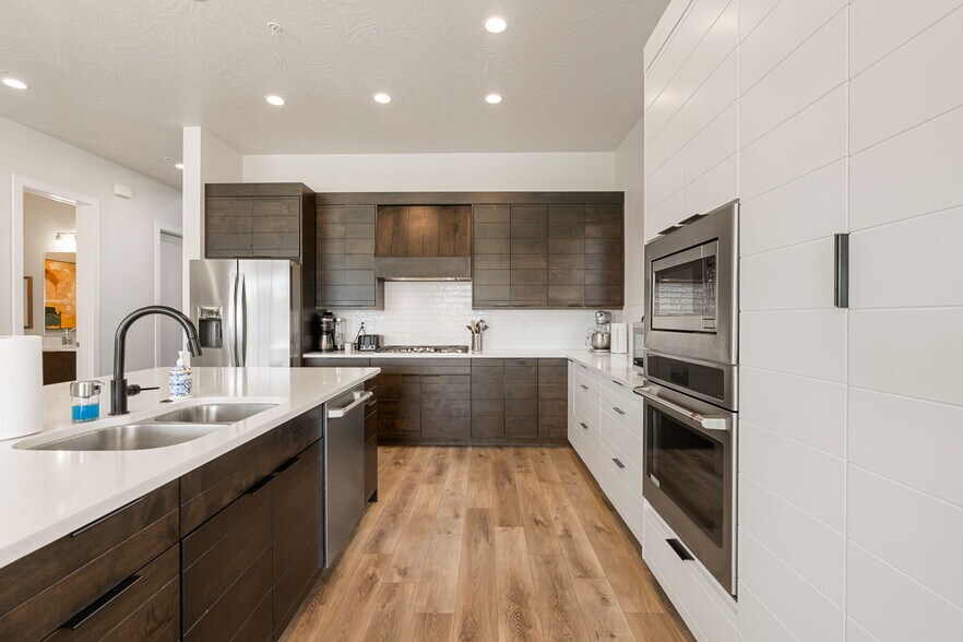 More Photos Of 2248 N Double Eagle Ln, Washington Specialty For Sale