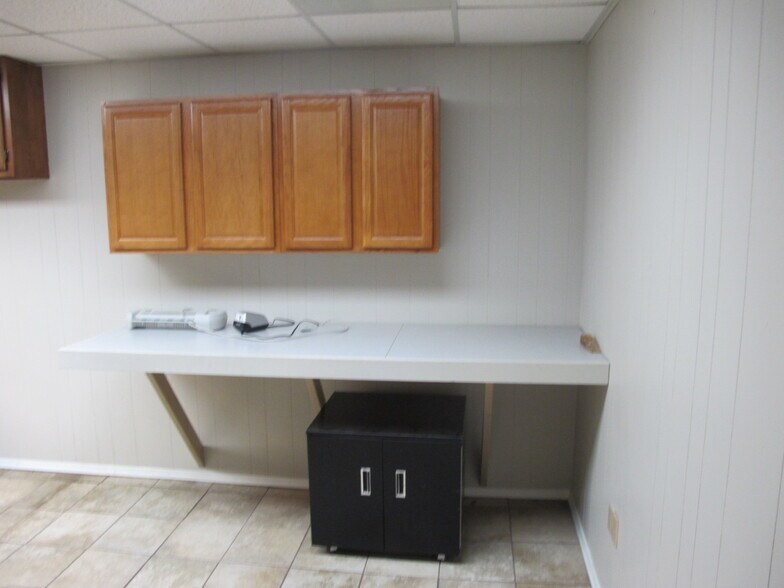 More Photos Of 209 N Main Ave, Republic Office For Sale