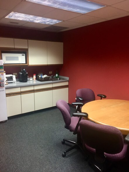 More Photos Of 6450 Hamlin Ave, Lincolnwood Warehouse For Sale