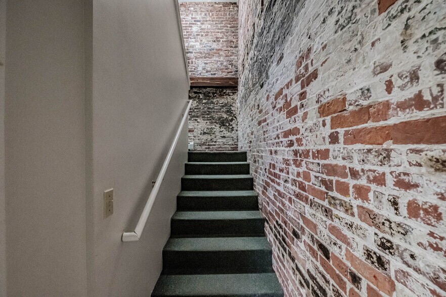 More Photos Of 181 Brackett St, Portland Apartments For Sale