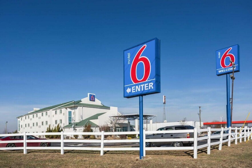 More Photos Of 1334 N Washington St, Dale Hotel For Sale