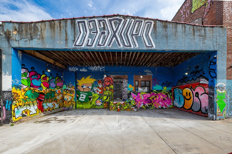 Primary Photo Of 344 Maujer St, Brooklyn Warehouse For Lease