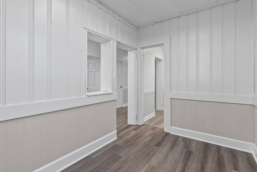 More Photos Of 525 7th St, Altavista Office For Sale