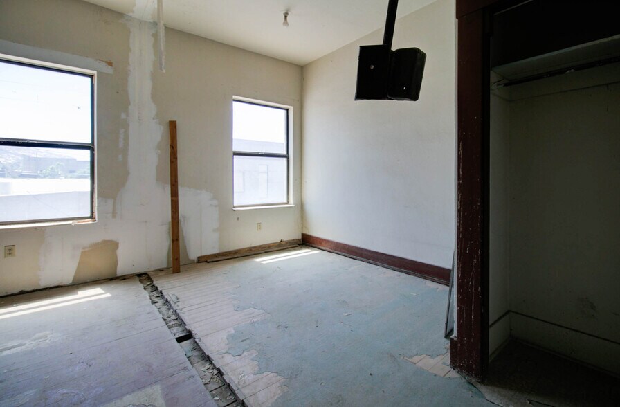 More Photos Of 155 S Miami Ave, Miami Storefront Retail Residential For Sale