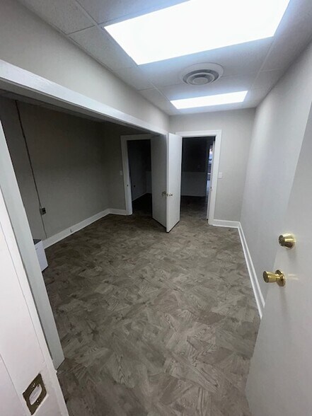 More Photos Of 424 N Chestnut St, Lumberton Office For Lease
