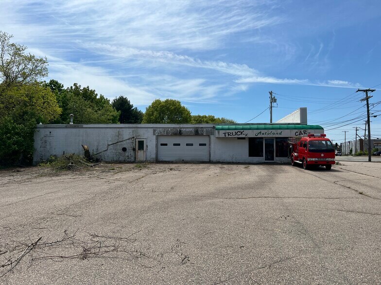 More Photos Of 6840 Post Rd, North Kingstown Auto Repair For Sale