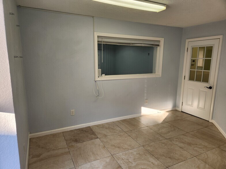 More Photos Of 17610 Hufsmith Kohrville Rd, Tomball Industrial For Lease