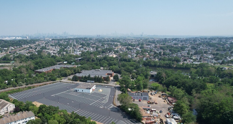 Primary Photo Of 90 Kingsland Ave, Clifton Truck Terminal For Lease