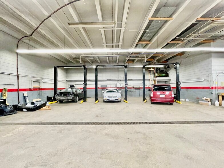 More Photos Of 1557 Yarrow St, Lakewood Auto Repair For Sale