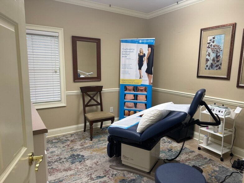 More Photos Of 1003 Fernwood Dr, Milledgeville Medical For Sale
