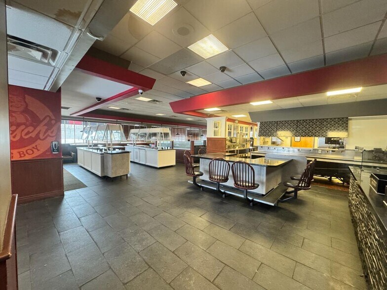More Photos Of 1285 N High St, Hillsboro Restaurant For Sale
