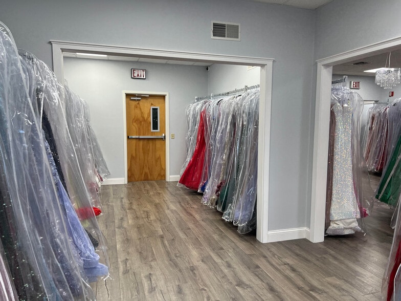 More Photos Of 892-894 Oaklawn Ave, Cranston Office Residential For Sale