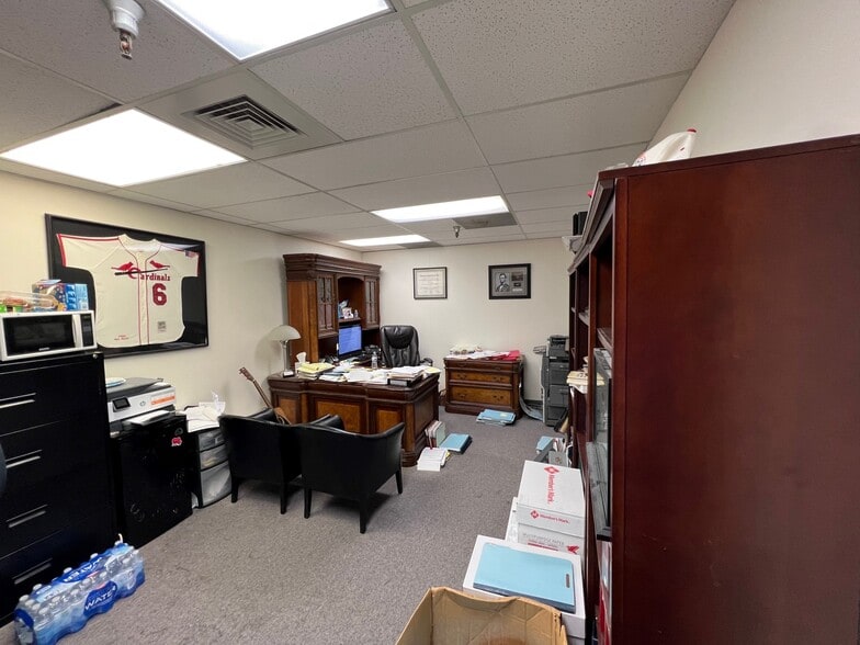 More Photos Of 674 County Square Dr, Ventura Office For Sale