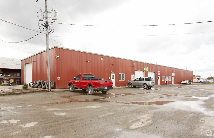 Primary Photo Of 5632-5638 E Highland Rd, Howell Warehouse For Lease
