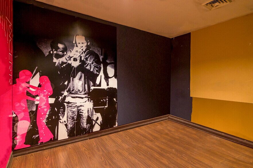 More Photos Of 6 Saint Marks Pl, New York Storefront For Lease