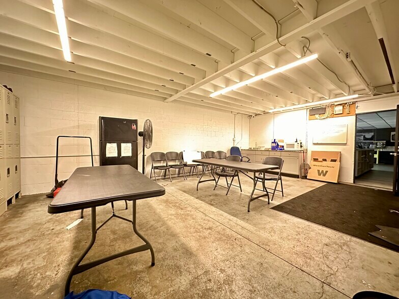 More Photos Of 2821 Garland St, Niles Auto Repair For Sale