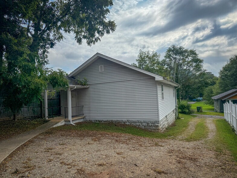More Photos Of 3 Orchard Pl, Asheville Office For Sale