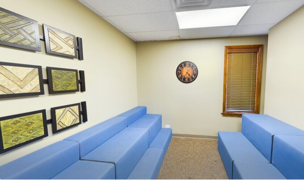 More Photos Of 180 S 8th St, West Dundee Freestanding For Sale