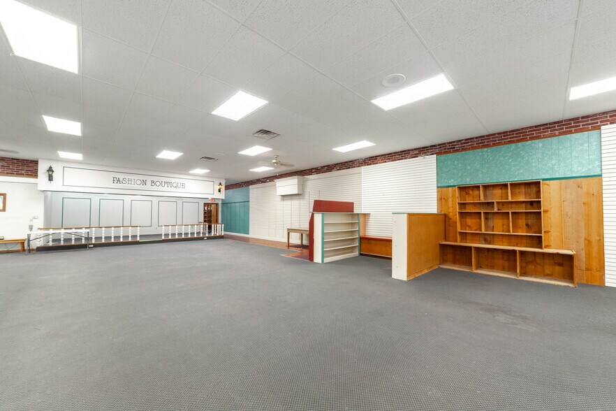 More Photos Of 500 W Reed St, Moberly Storefront For Lease