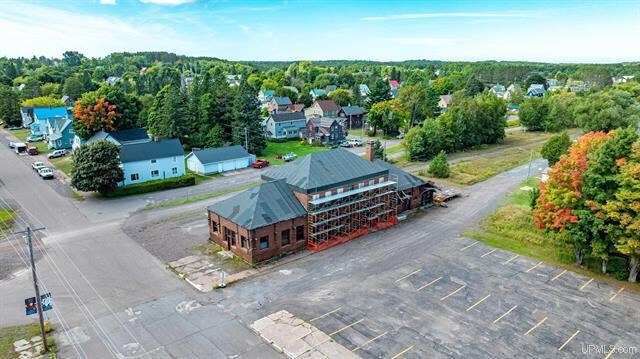 More Photos Of 808 Oak St, Calumet Office For Sale