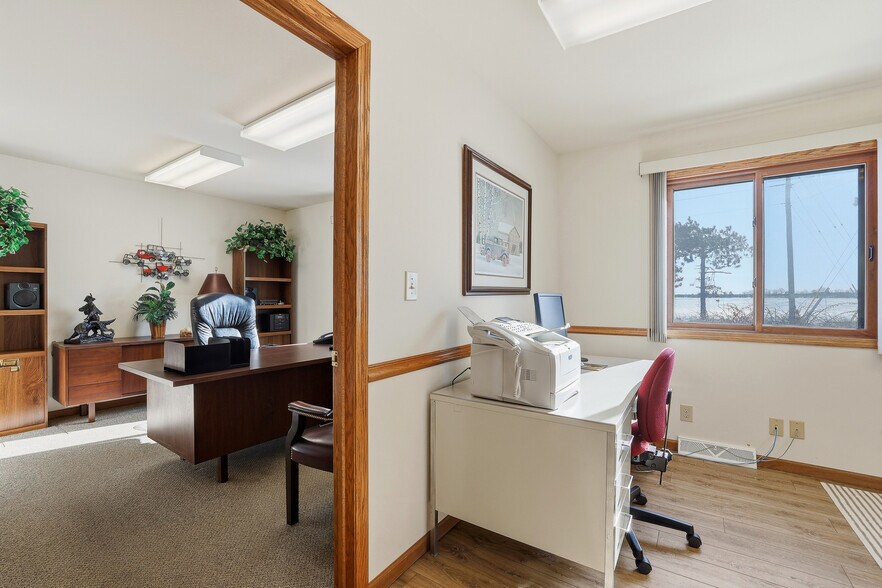 More Photos Of 5500 Prairie Dr, Plover Flex For Sale