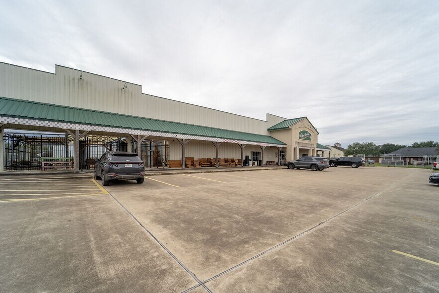 More Photos Of 5705 N Main St, Victoria General Retail For Sale