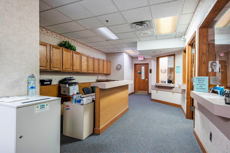 More Photos Of 645 Barclay Cir, Rochester Hills Medical For Lease