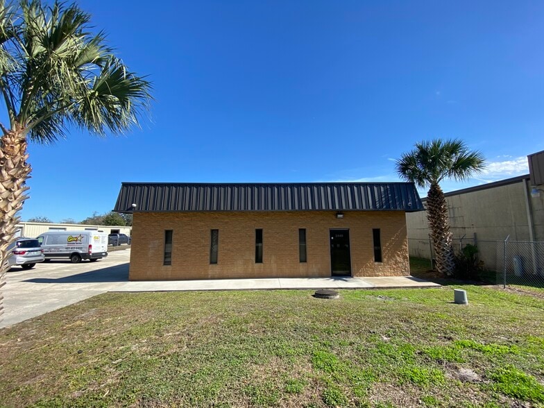 More Photos Of 5449 Benchmark Ln, Sanford Warehouse For Lease