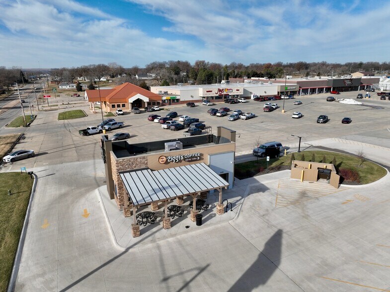 More Photos Of 1409 K St, Fairbury General Retail For Sale