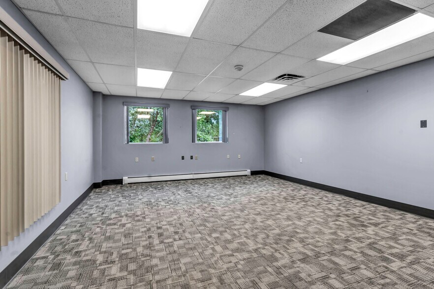 More Photos Of 7290 Nash Rd, North Tonawanda Showroom For Sale