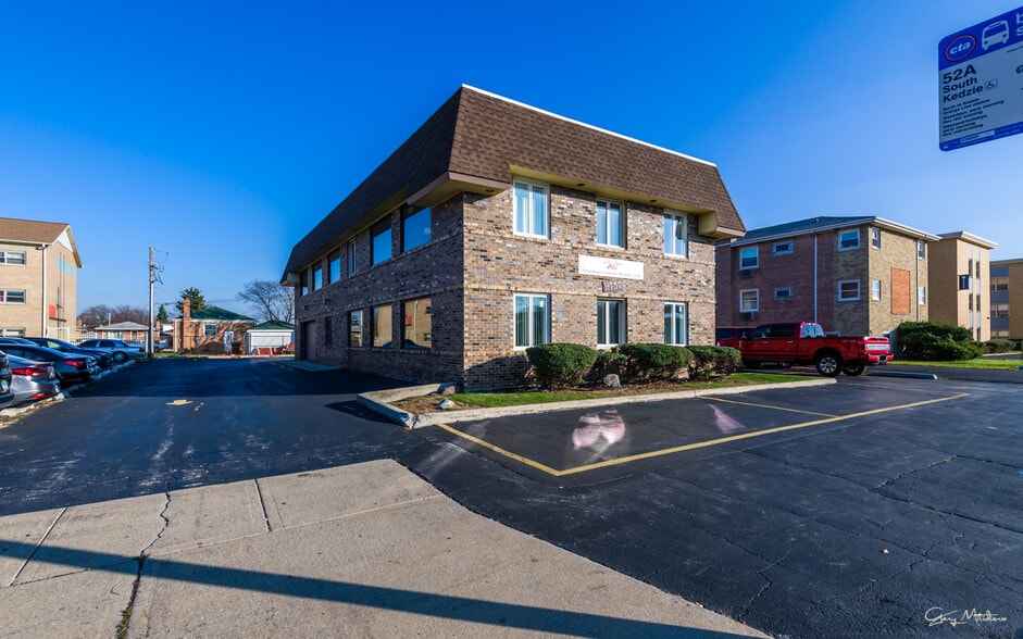 More Photos Of 9757 S Kedzie Ave, Evergreen Park Office For Sale