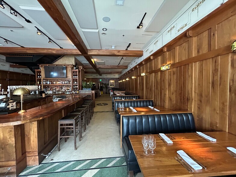 More Photos Of 495 King St, Charleston Storefront For Sale