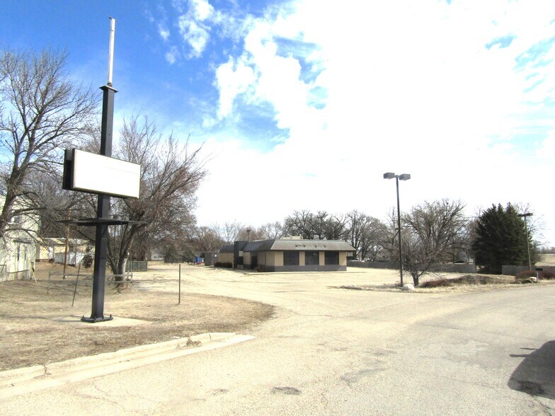 More Photos Of 586 SW 1st St, Montevideo Fast Food For Lease