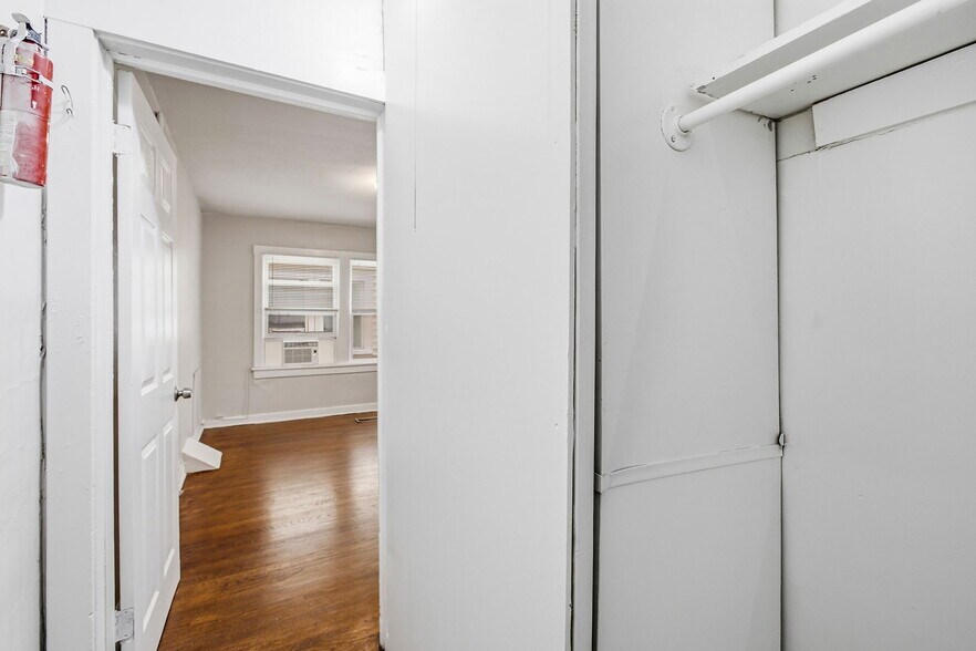 More Photos Of 1109 W 40th St, Kansas City Apartments For Sale