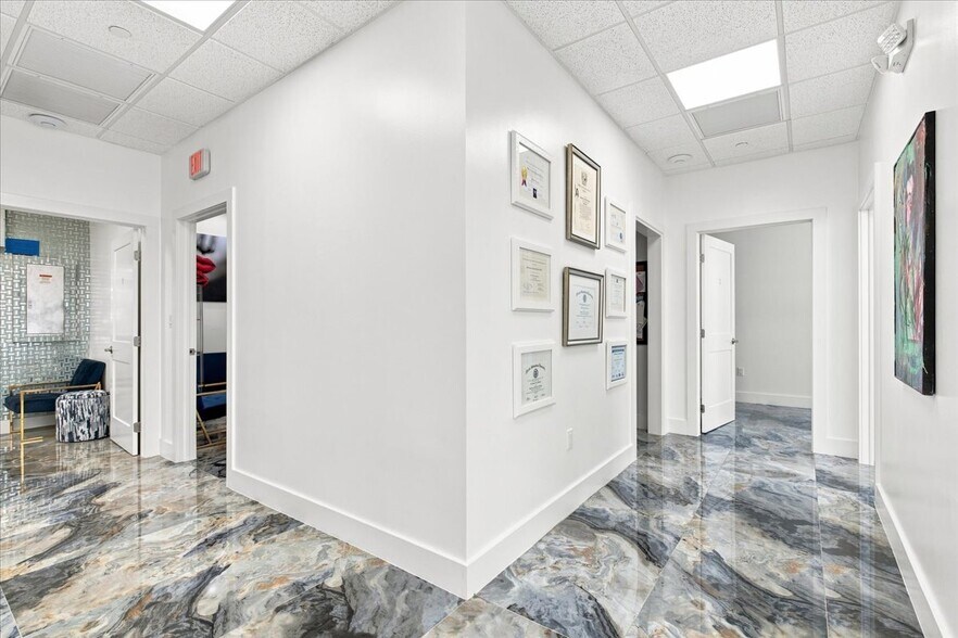 More Photos Of 2920-2950 NE 207th St, Aventura Unknown For Lease