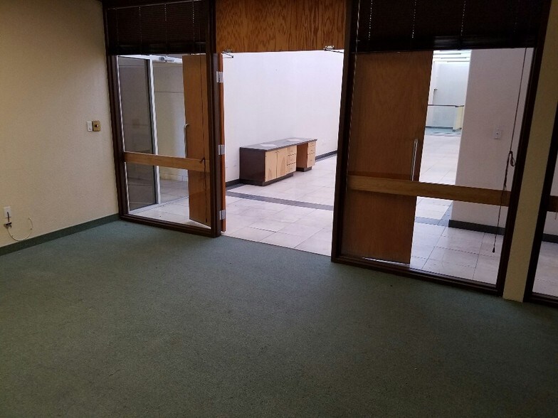 More Photos Of 5040 Edna Ave, Las Vegas Office For Lease