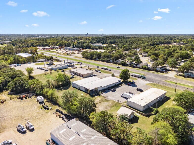 More Photos Of 3401 NNE Loop 323, Tyler Light Distribution For Sale