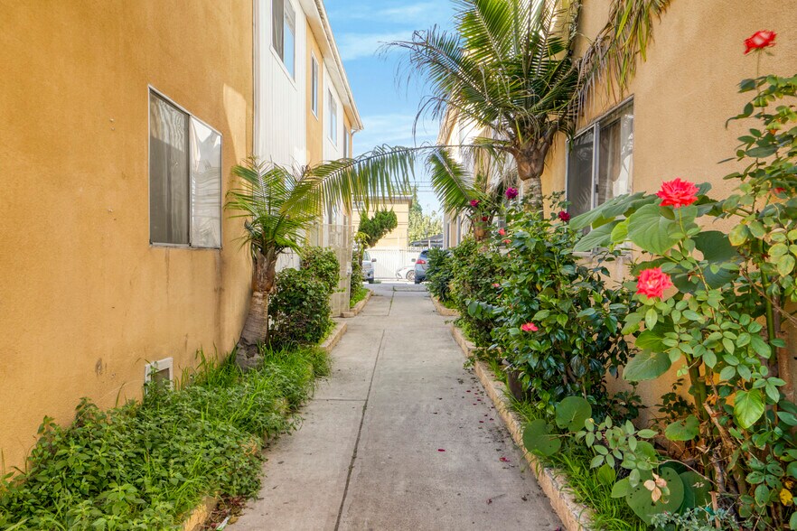 More Photos Of 7509-7521 S Broadway, Los Angeles Apartments For Sale