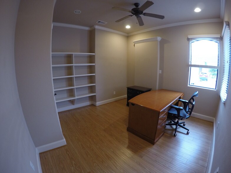 More Photos Of 1806 Snake River Rd, Katy Medical For Sale