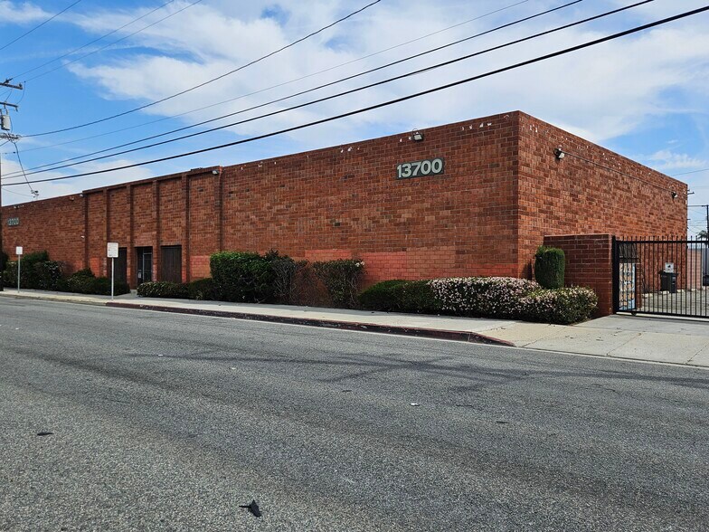 More Photos Of 13700 Crenshaw Blvd, Gardena Warehouse For Sale