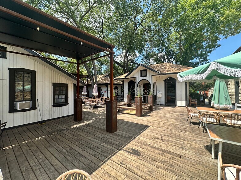 More Photos Of 200 N Main St, Buda Freestanding For Lease