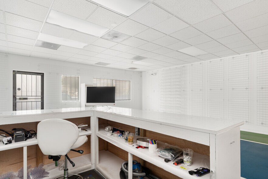 More Photos Of 1847 S Kihei Rd, Kihei Storefront Retail Office For Sale