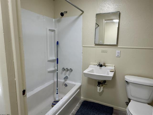 More Photos Of 1005 Locust Ave, Fairmont Specialty For Sale