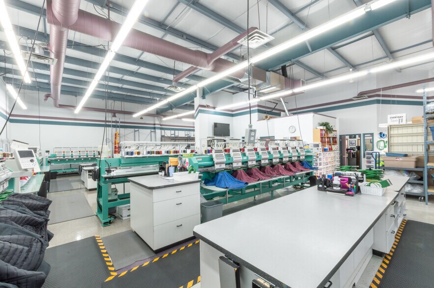 More Photos Of 4602 50 St, Stettler Light Manufacturing For Sale