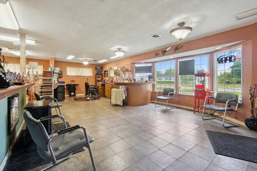 More Photos Of 4344 Richfield Rd, Flint Office For Sale