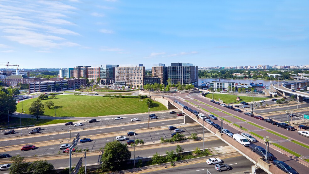 More Photos Of 950 L'Enfant Plz SW, Washington Office For Lease