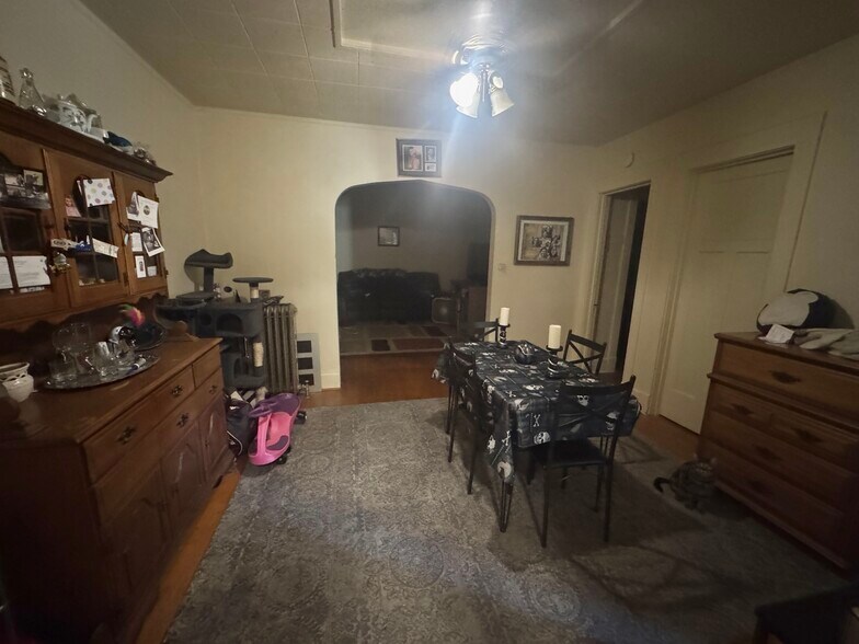 More Photos Of 3213 Washington Ave, Racine Storefront Retail Residential For Sale