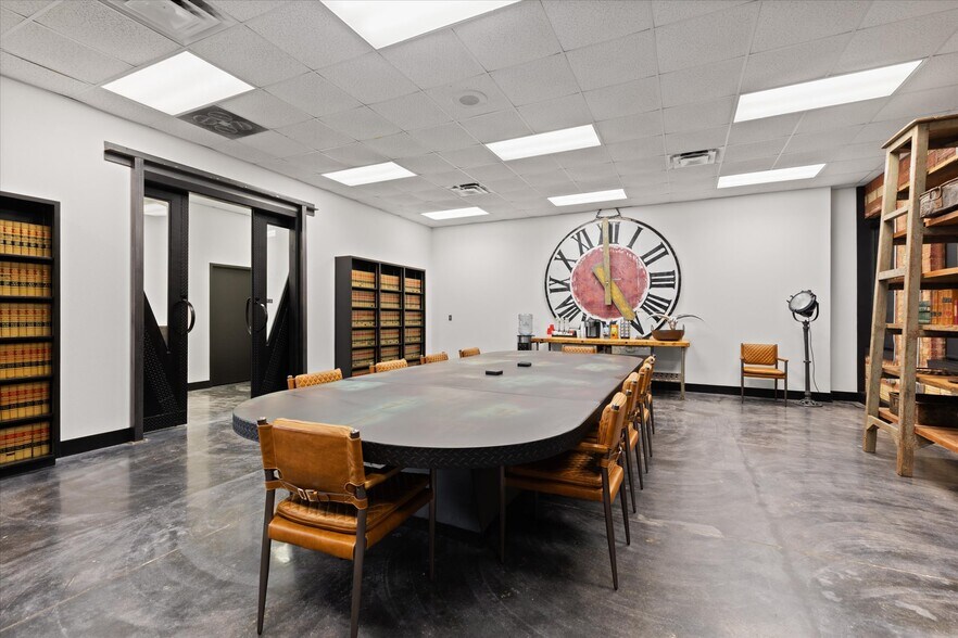 More Photos Of 501 N 3rd St, Longview Office For Sale