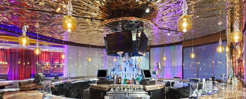 More Photos Of 1015 Elm St, Dallas Hotel For Sale